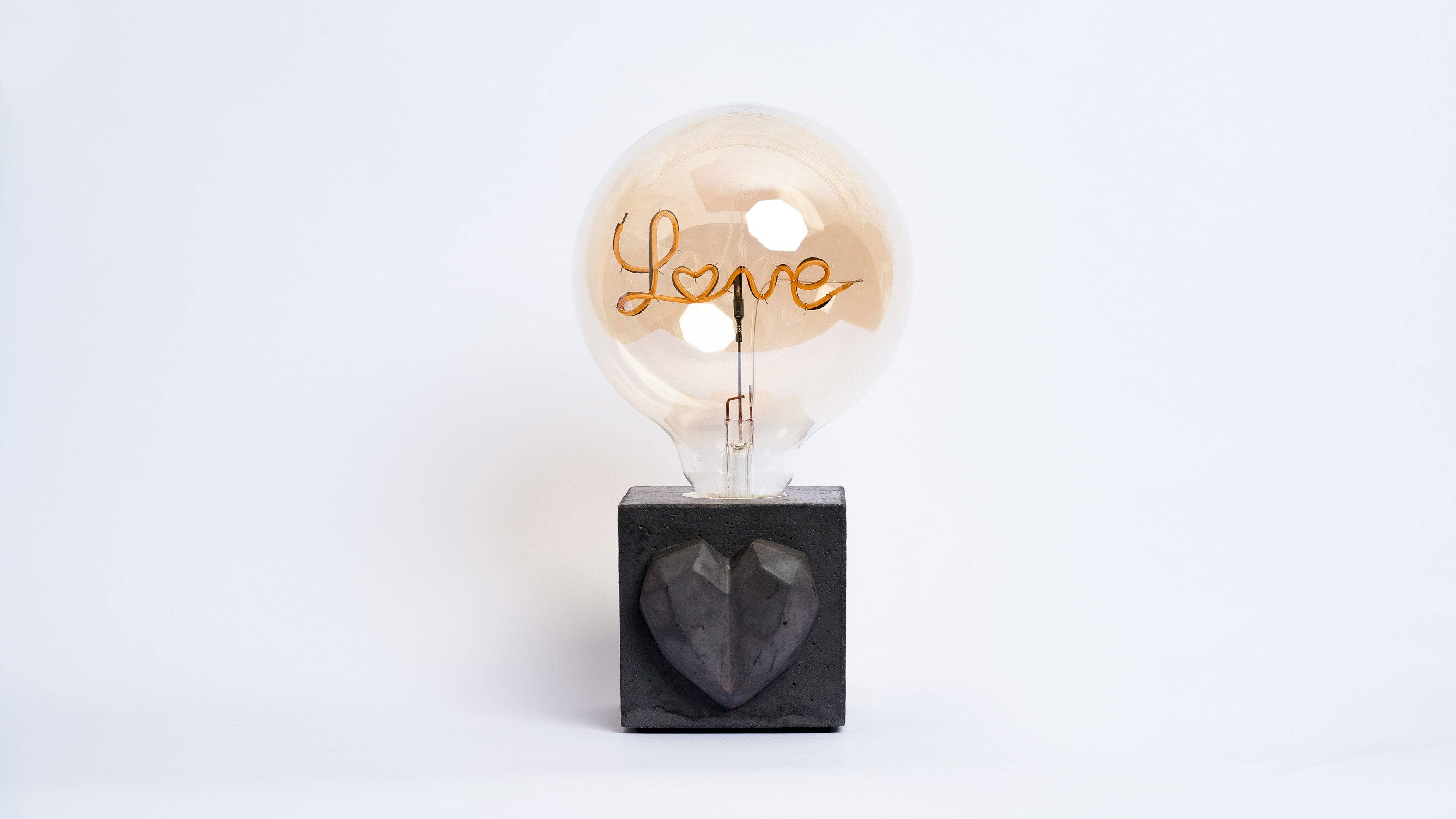 Junny – Engroshandel Skrivebordslampe – Love lampe i antracitfarvet beton1