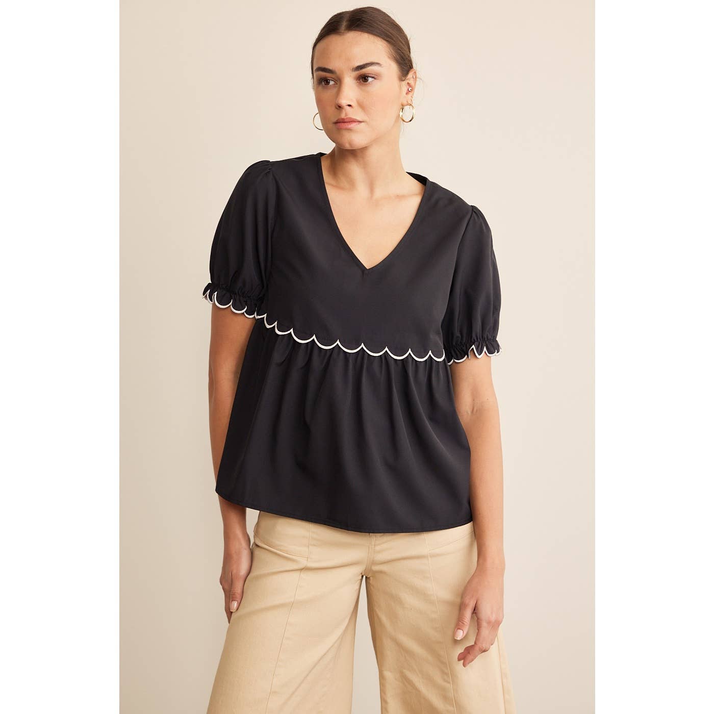 in february - Vente Chemisier – femme - Haut à volants contrastants avec manches bouffantes6