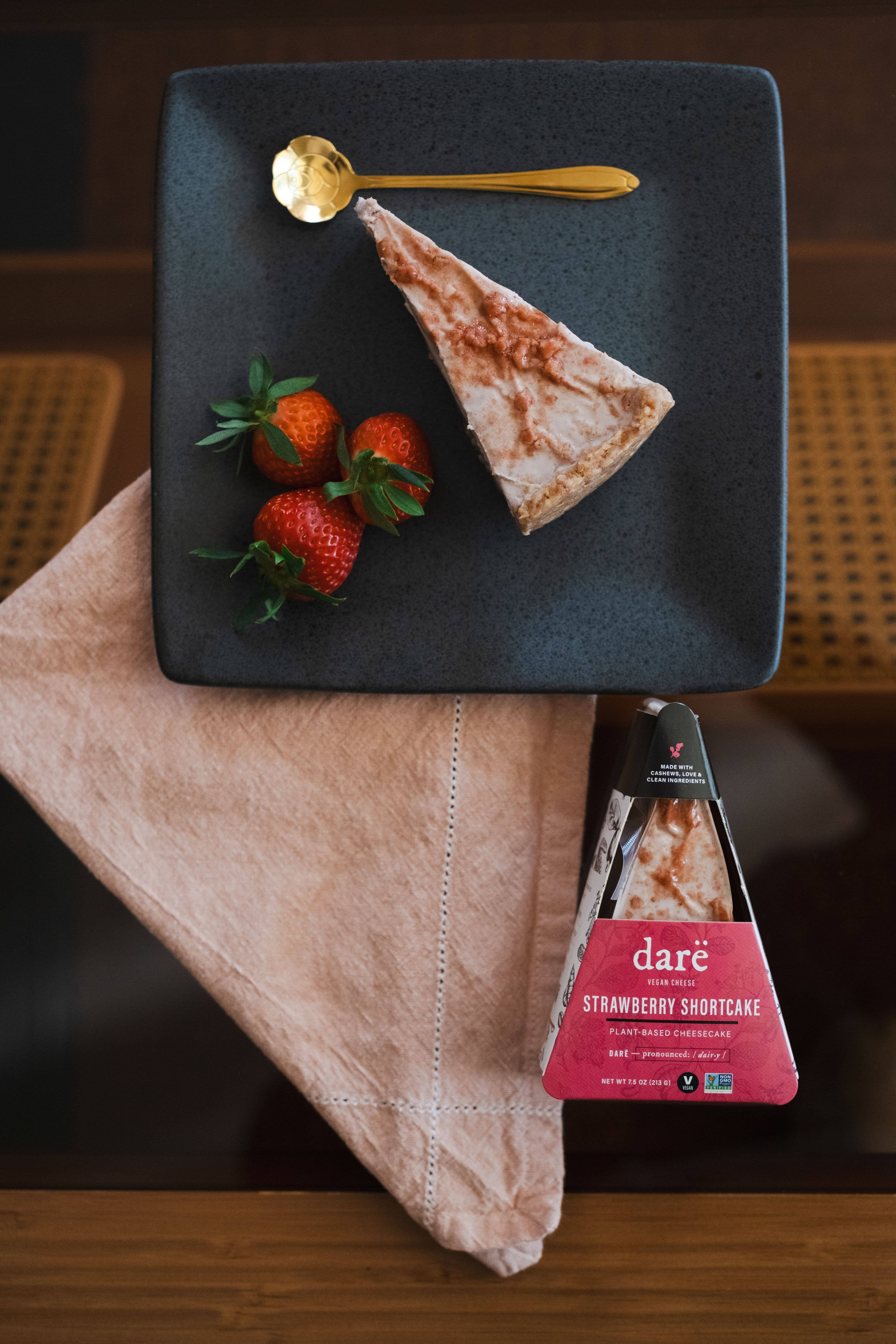 Darë Vegan Cheese - Wholesale Cake - Strawberry Shortcake Plant-Based Cheesecake2