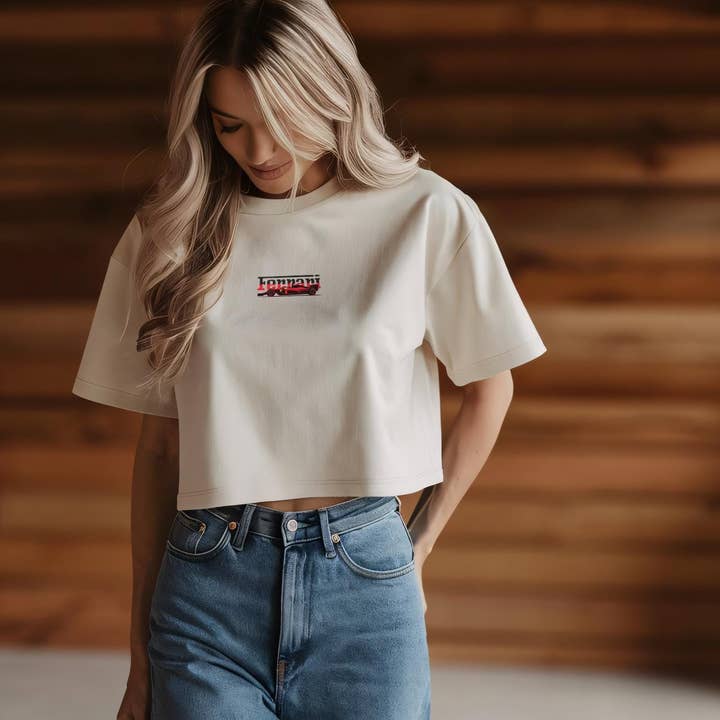 TheKingShirt - Wholesale Graphic Sweatshirt - Women's - Vintage Racing Car Tee - Retro F1 Supercar Motorsport Shirt1