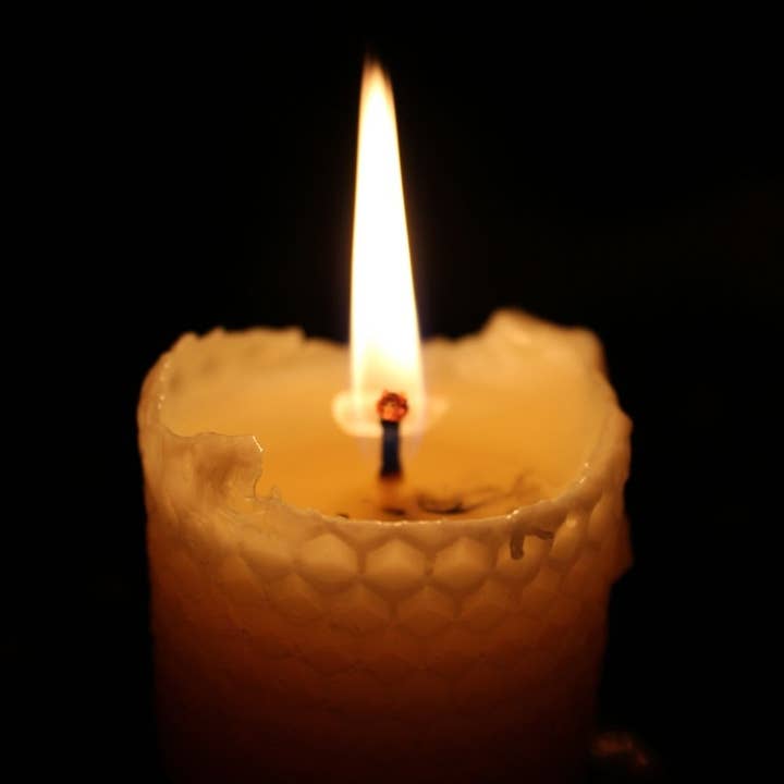 L'ABELLA MIEL - Wholesale Novelty Candle - L'Abellamel Beeswax Candles 8 Packs of 3 Units2