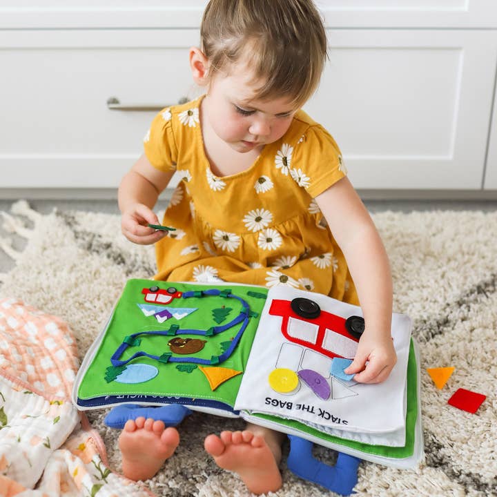 Curious Columbus – Großhandel Buch – Kinder – Aktivitätsbuch aus Stoff — Away We Go