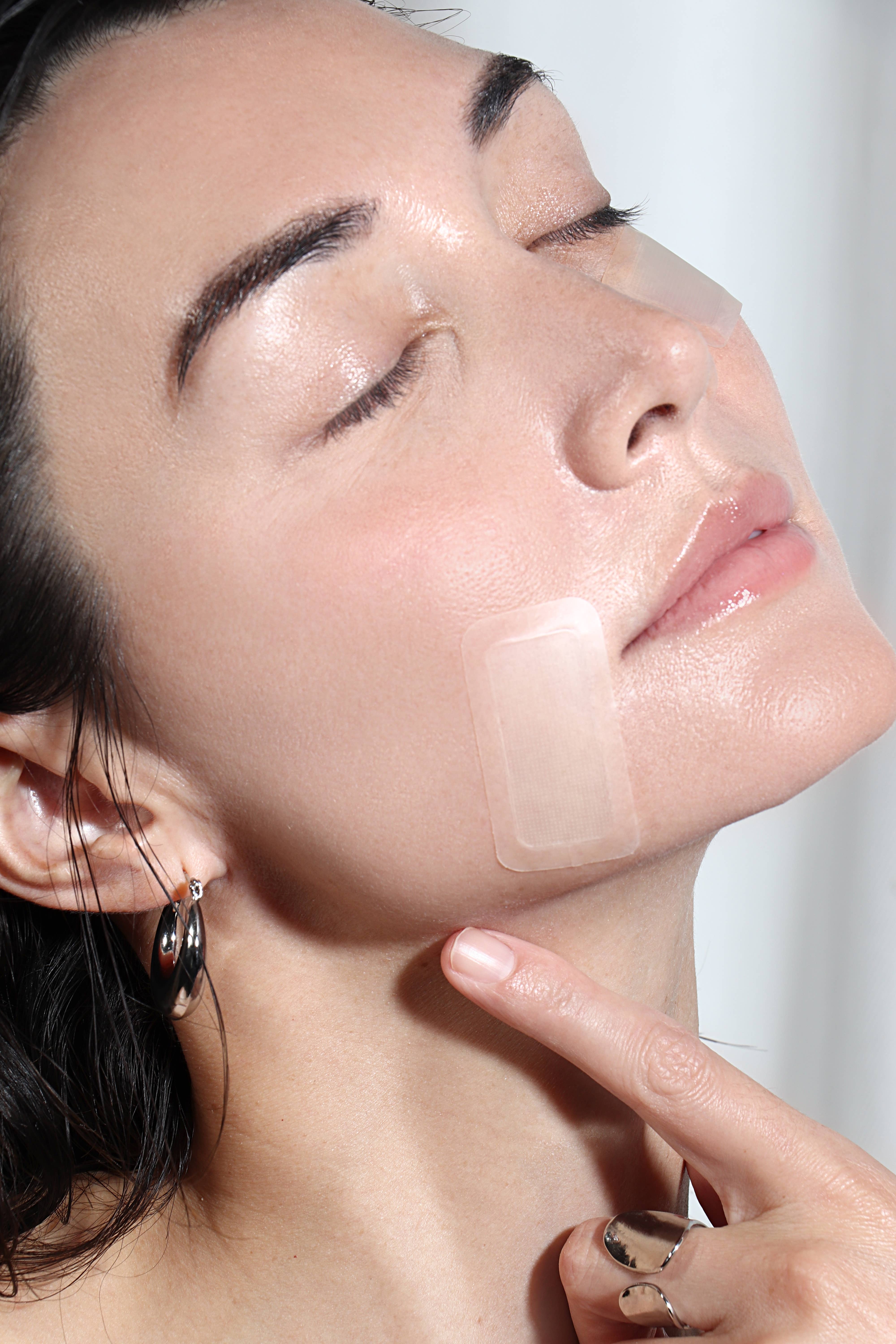 Karuna - Wholesale Acne/Hydrocolloid Patch - Age Rewind Microneedle Patches (2 Pairs / 4 Patches)6