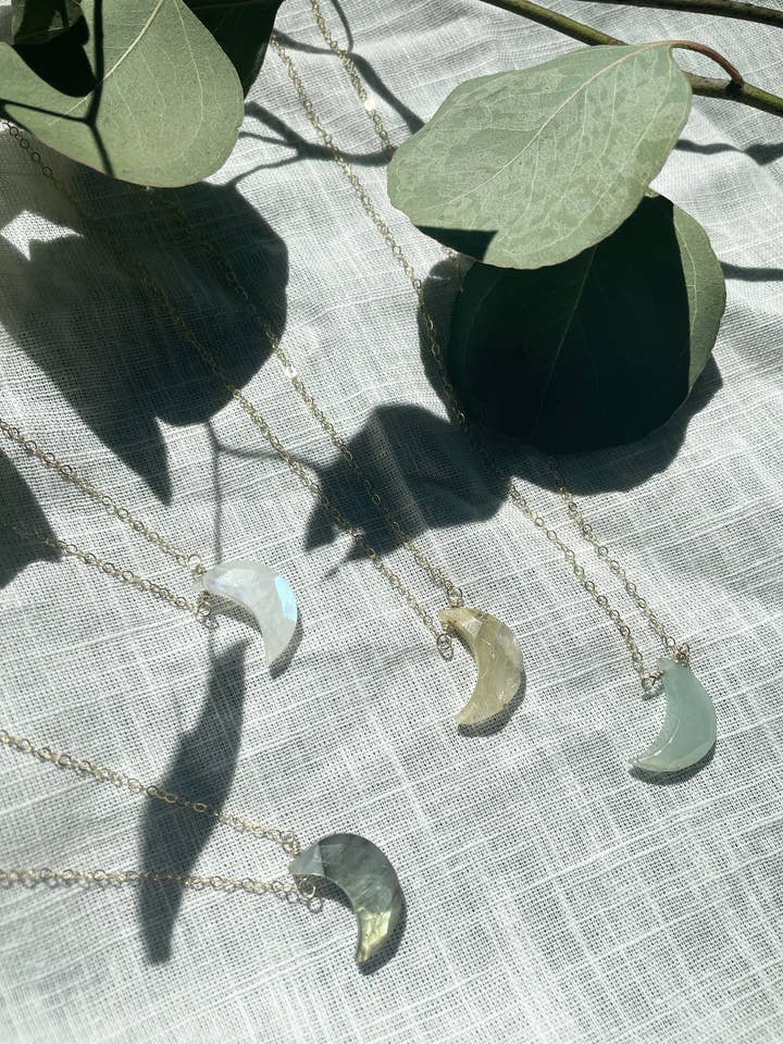 Colares Half Moon Bay • 4 opções de pedras preciosas por atacado de Woods to Wire