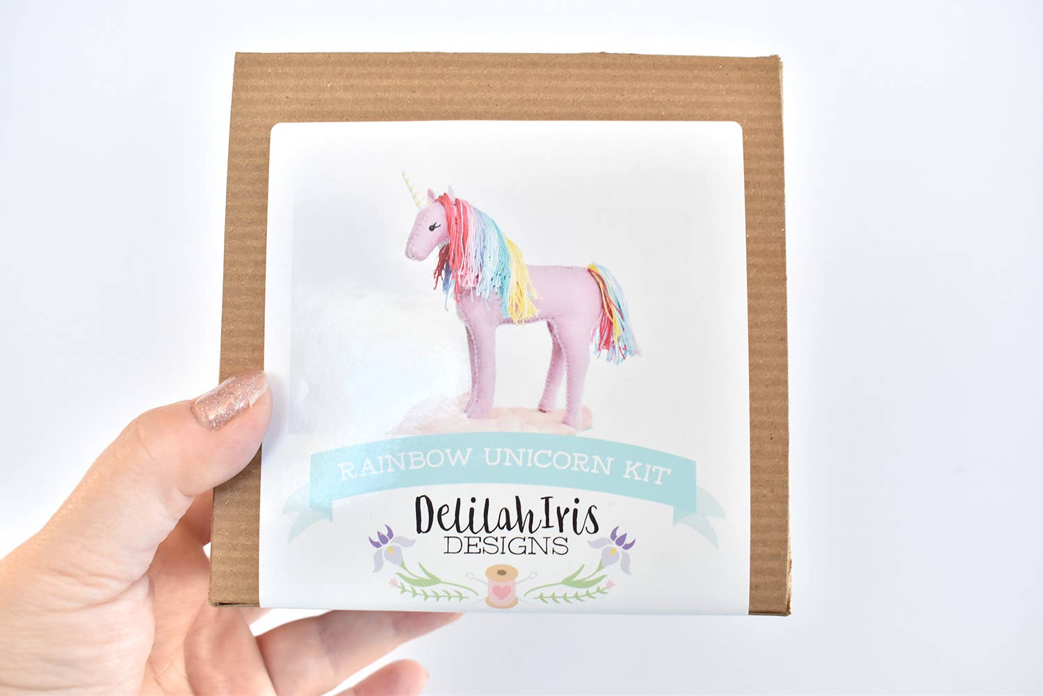 DelilahIris Designs – Kit de costura artesanal por atacado – Kit de artesanato de costura de feltro DIY - Rainbow Unicorn5
