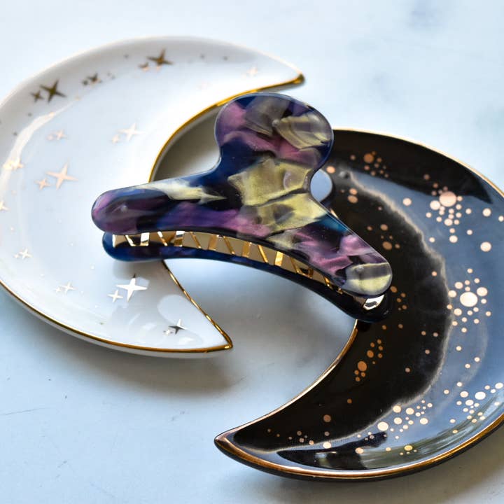 Fenna&Fei – Großhandel Haarclip – Damen – Französische Kralle im Kosmos | Schwarz Lila Gold Blau Irisierende Acetatkralle1