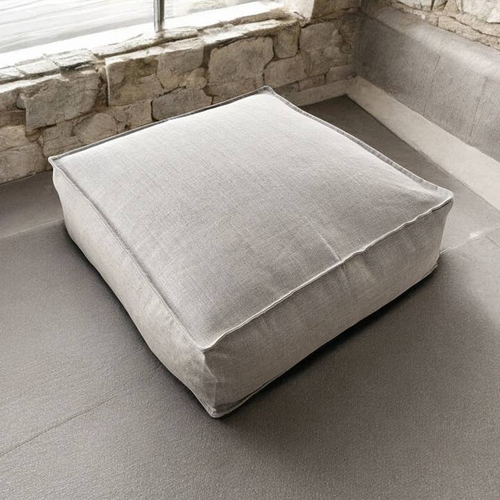 Pouf Minimal Cru - Expédition en Europe uniquement - 60x60x20 cm pour la vente par Artisan by MF