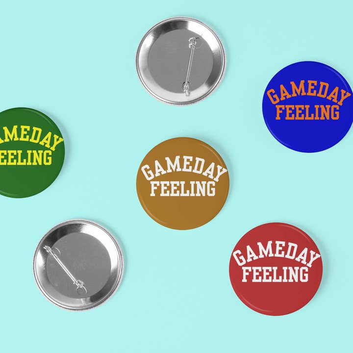 Bouton Jour de Match | Sensation de Jour de Match | Personnalisable pour la vente par GameDayDrips