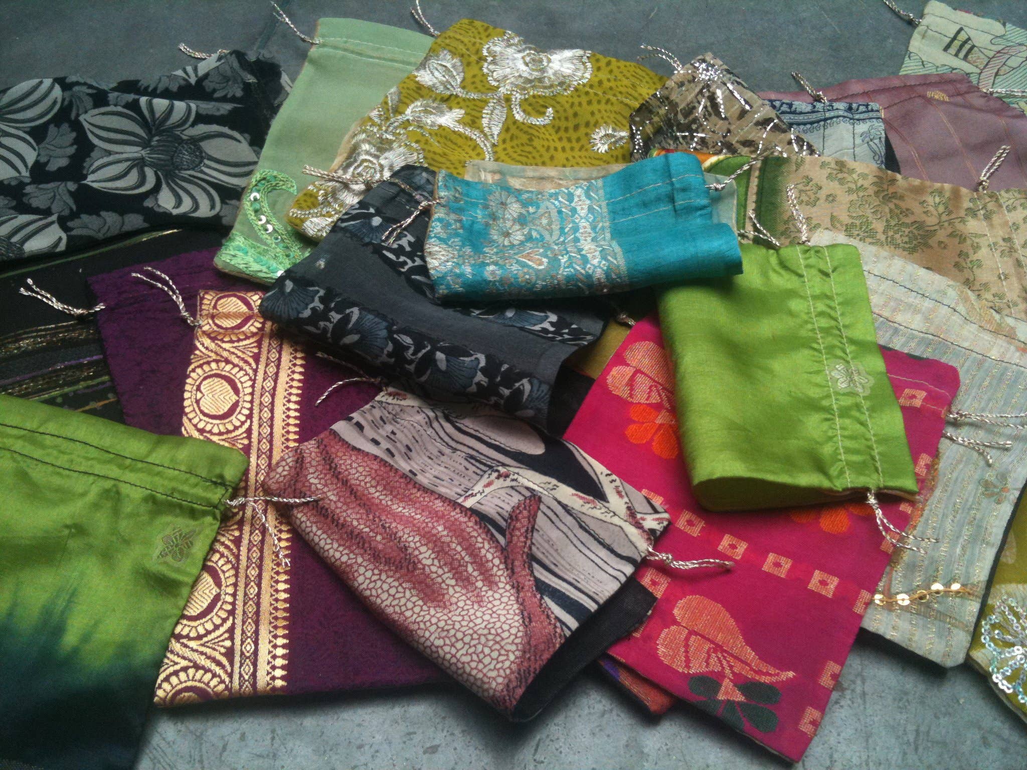 Ethical Global - Wholesale Gift Bag - Upcycled Sari Gift Bags (3 Sizes)6
