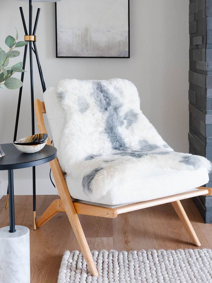 Peau de mouton islandaise tondue au hasard pour la vente par Black Sheep (White Light)