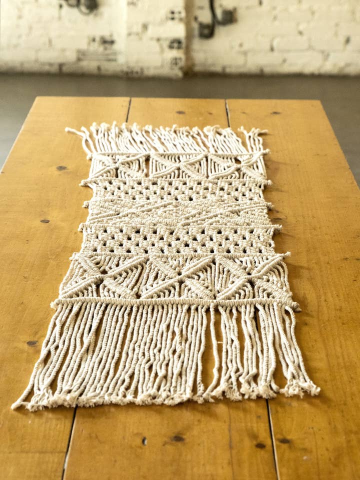 Macrame bordløber, Boho bordindretning for engroshandel hos Gypsy Moon Arts