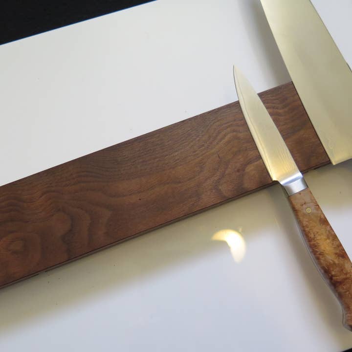 Portacoltelli magnetico in noce per la vendita all'ingrosso da parte di Ikigai Knives