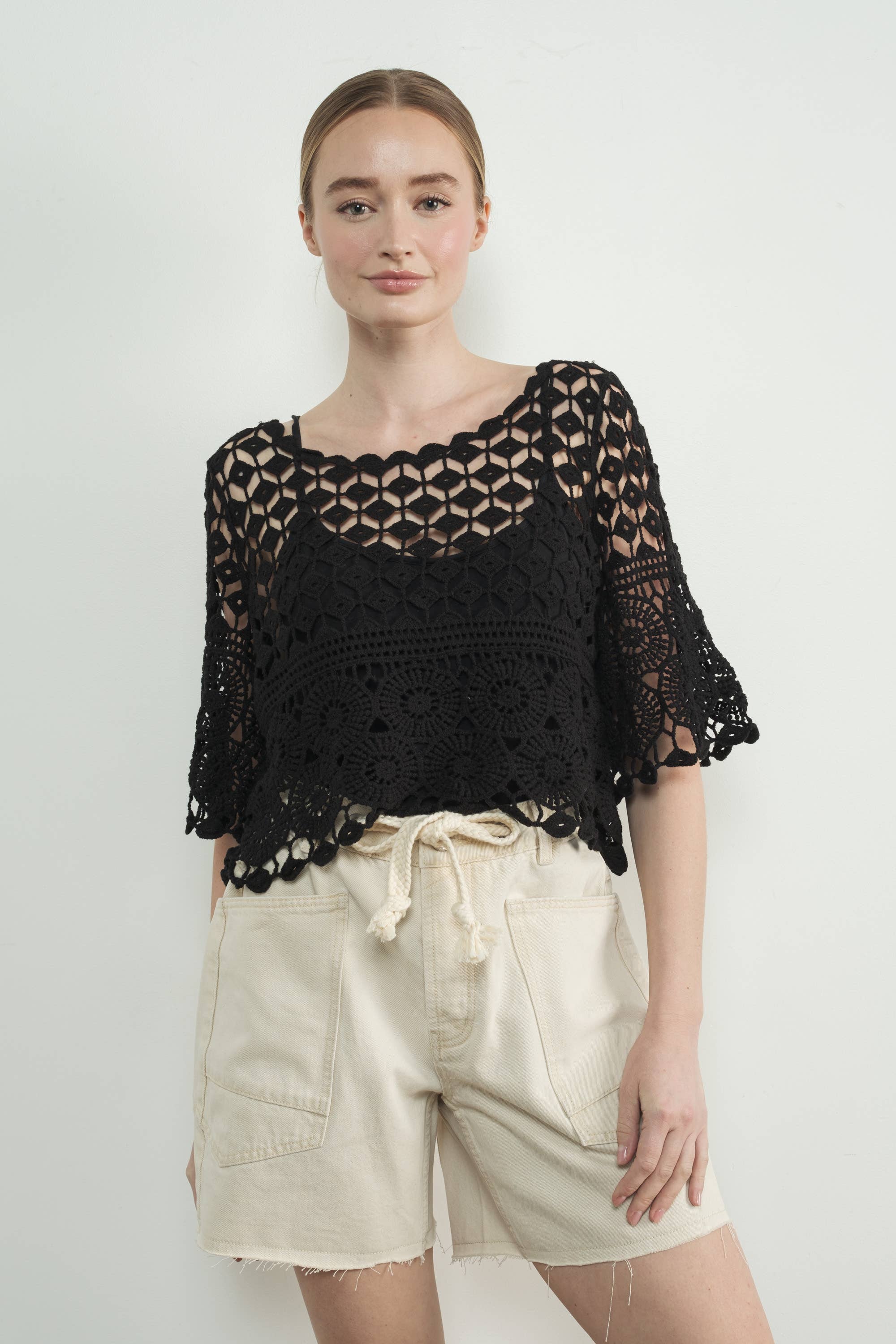 Aaron & Amber – wholesale Stickad topp - Dam – MAT3235 VIRKAD KORTÄRMAD TOPP