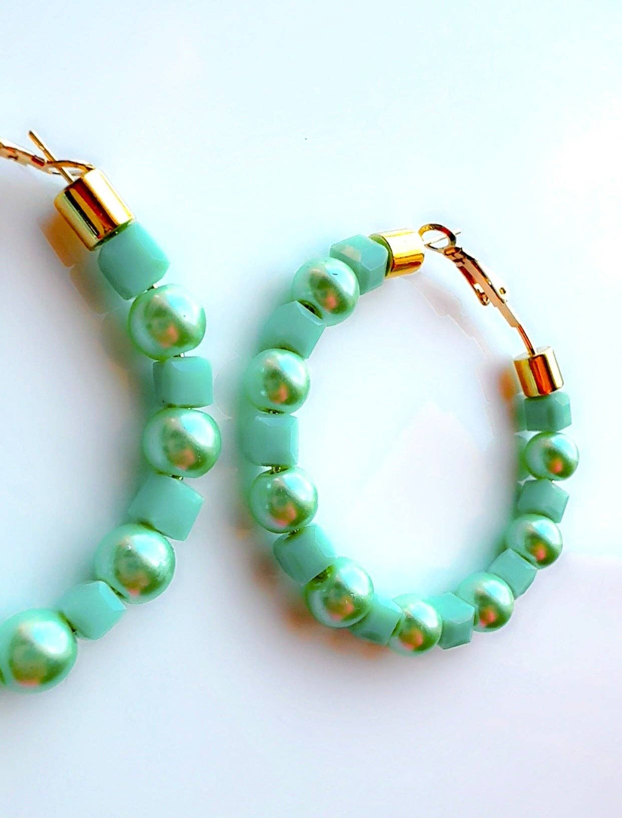 Soderena Designs - Venta al por mayor Pendientes de aro - Aros Verdes Menta con Cuentas2