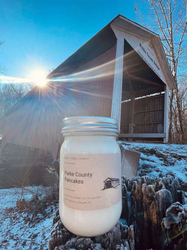 Bougie 12 oz Parke County Pancakes pour la vente par Flora Candle Company