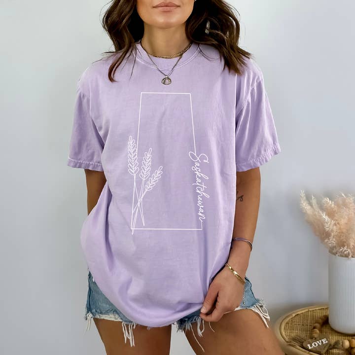 DIYxe - Wholesale Screen Printed T-Shirt - Women's - Saskatchewan Line Art Shirt | Saskatchewan Apparel