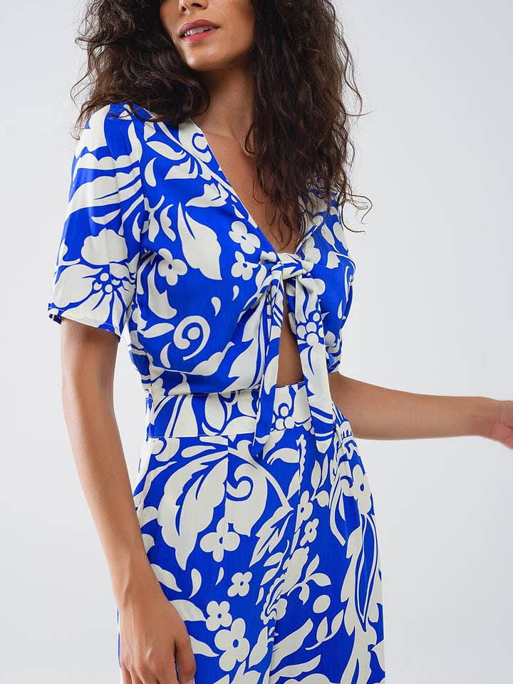 Blå Blå jumpsuit med kort ärm, knytbar nyckelhåls-urringning och blommönster för wholesale på Faire1