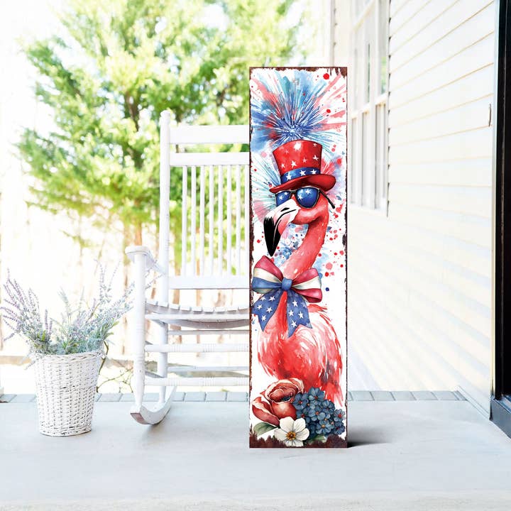 Lunefuld 4. juli Verandaskilt - Patriotisk Flamingo & Fyrværkeri Dekoration for engroshandel hos TX USA Corporation