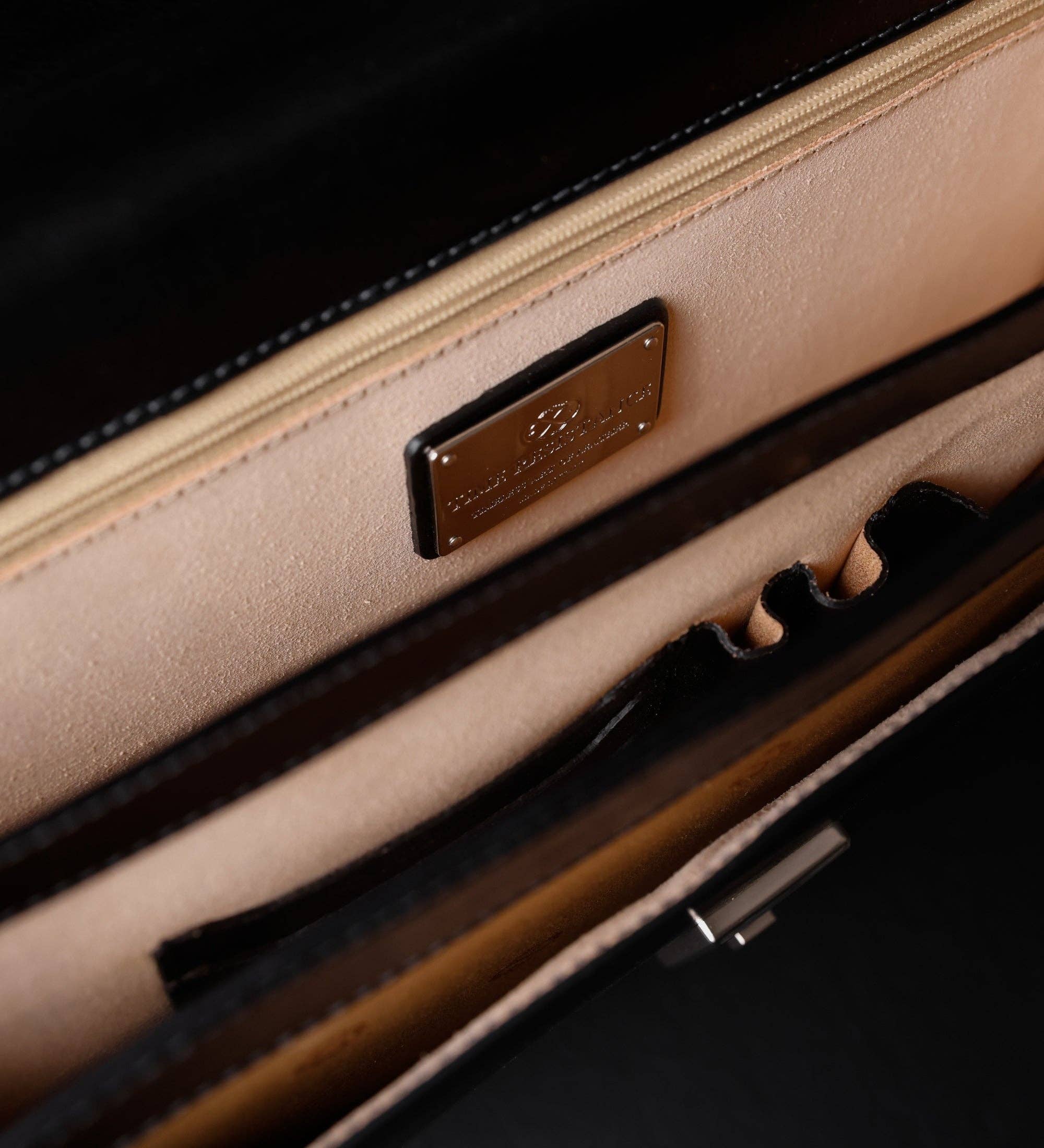 Time Resistance – Engroshandel Dokumentmappe – Unisex – Stor læderattachémappe - Den usynlige mand18