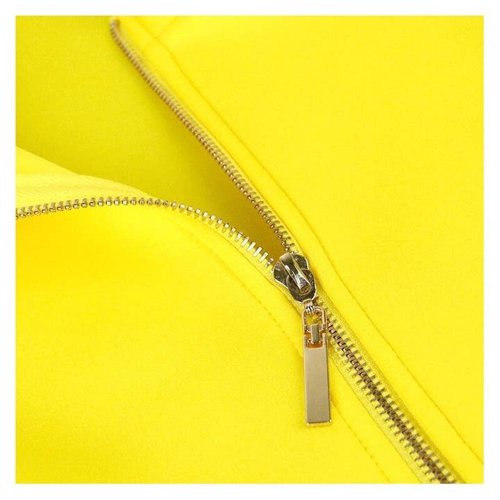 FurDecoration – wholesale Klänning - Dam – Enfärgad kort klänning med ståkrage och veckade ärmar8