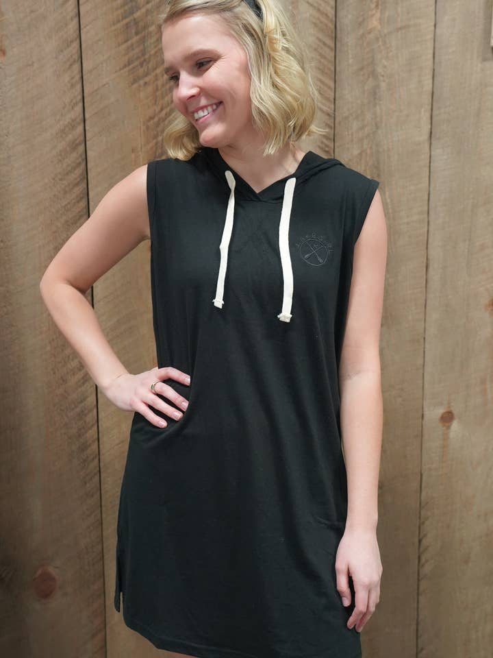 Zwarte mouwloze jurk met capuchon voor wholesale door Lakegirl