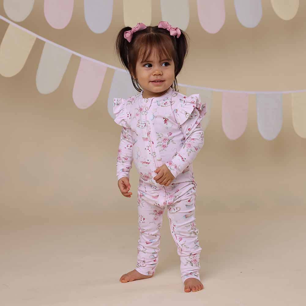 Snuggle Hunny - Vente Barboteuse – bébé - Combinaison convertible avec volants "Alice’s Tea Party" en coton bio5
