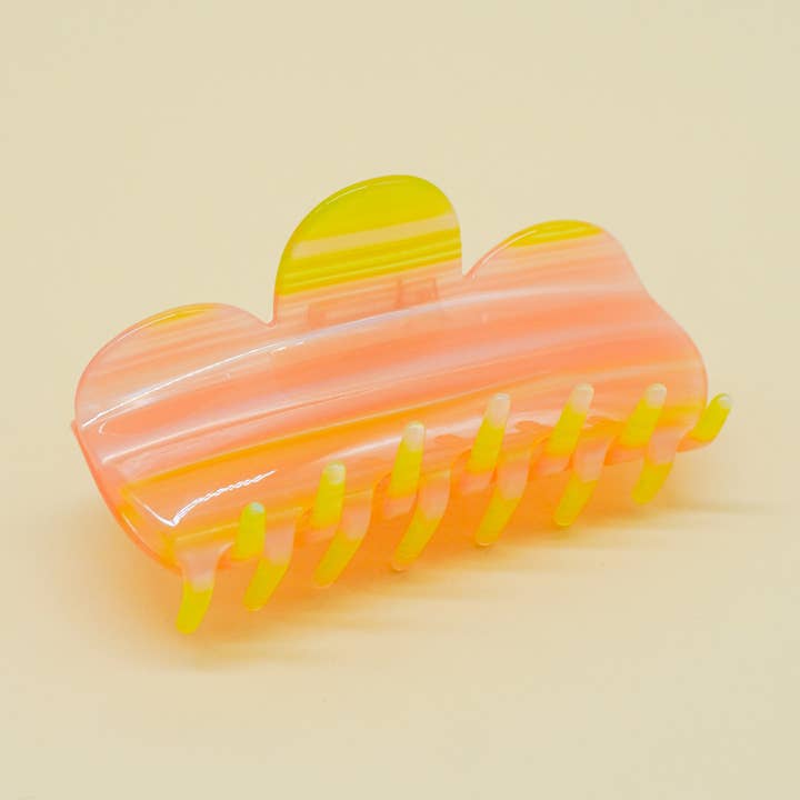 Vase hair-claw in pastel dream for wholesale by Paulina Otero