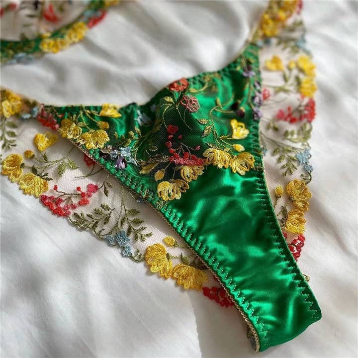 FurDecoration - Vendita all'ingrosso Completino intimo - Donna - Set Reggiseno e Mutandine con Stampa Floreale e Ferretto