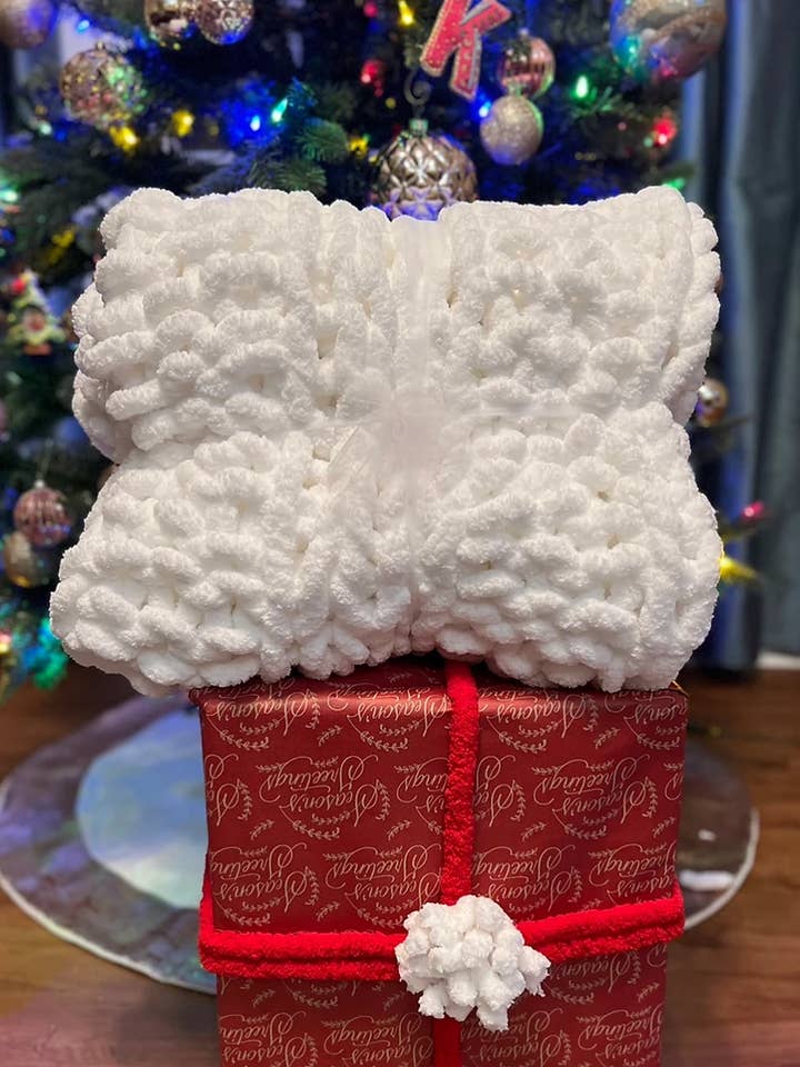 White Chenille Big Chunky Knit Blanket 75x65 for wholesale by Tabu Knits