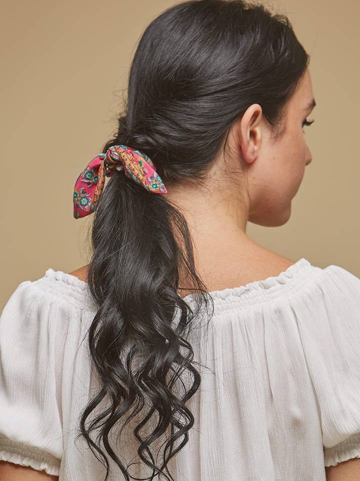 Happiness Scrunchie - Sari riciclato con stampe assortite per la vendita all'ingrosso da parte di Guru