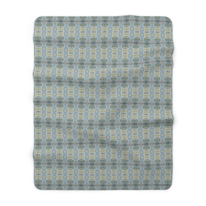 PALMER K Designs - Wholesale Throw Blanket - Sherpa Throw / Blanket: Green / Blue Geometric -SAX/P7A4