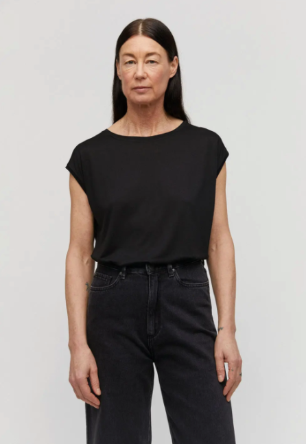 Veneka - Wholesale T-Shirt - Women's - Jilaa T-Shirt in Black6