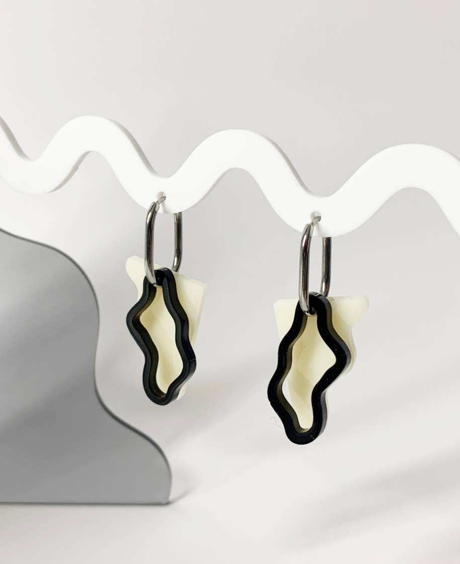 mimimono - Vendita all'ingrosso Orecchini a cerchio - Orecchini a cerchio in plastica riciclata SHAPE & LINE