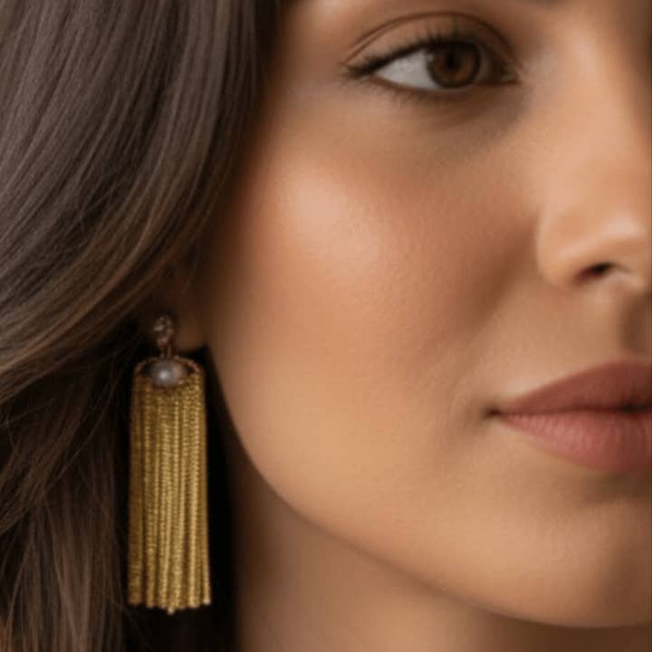 GOLDEN RIPPLE - Oorbellen met Gouden Franjes en Zoetwaterparel – Stralende Elegantie voor wholesale door OE!