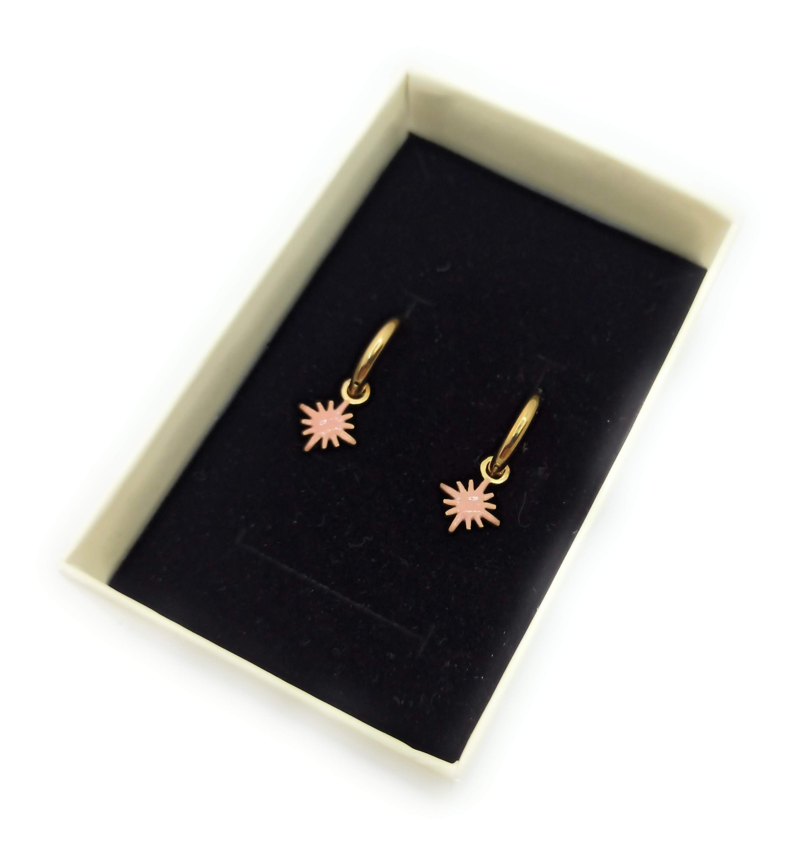 BRANDELIA - Wholesale Dangle Earrings - Pendant Earrings · Nude Star Gold Hoop2