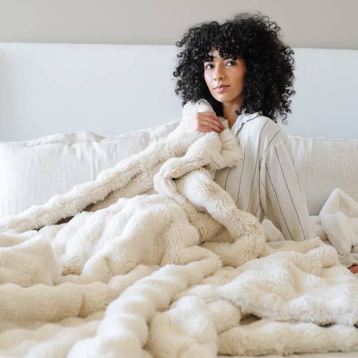 Saranoni - Wholesale Throw Blanket - PLUSH FAUX FUR THROW BLANKETS4