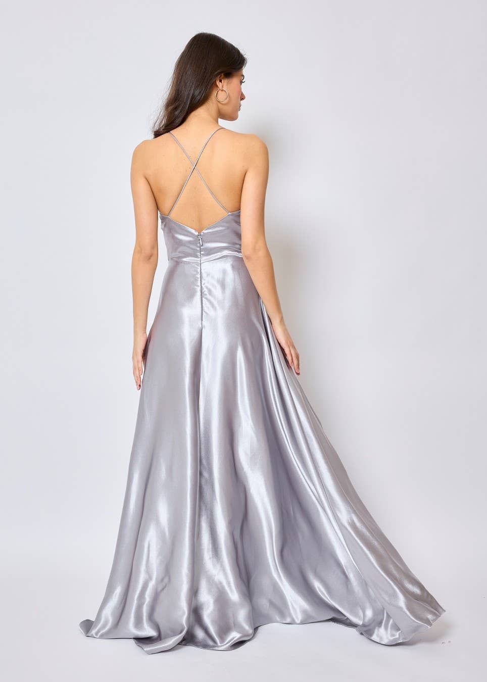 Eva & Lola - Epsilonn – Engroshandel Aftenkjole - Dame – Lang flydende satin kjole med åben ryg - HM218811