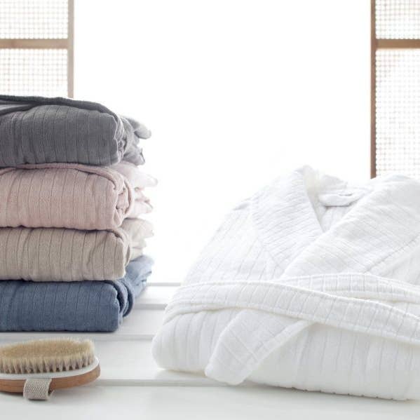 Accappatoio di lusso con cintura e grandi tasche per la vendita all'ingrosso da parte di Veluda