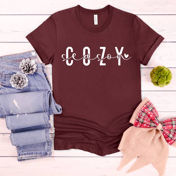 Cozy Season Bella Canvas T-Shirt zu Weihnachten für den Großhandel von Hillside Apparell