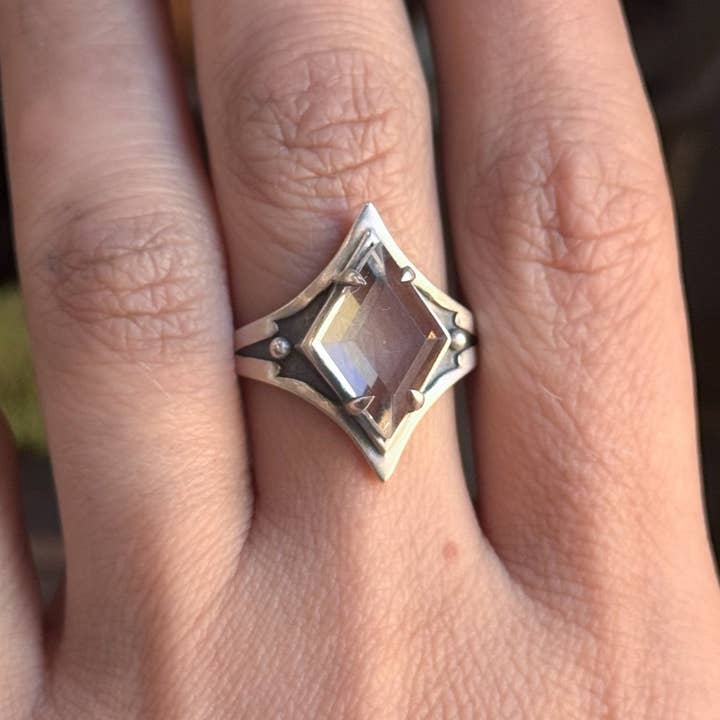 Acid Queen Jewelry – wholesale Cocktail/statement ring – Grounded Ring W/ Faceted Quartz1