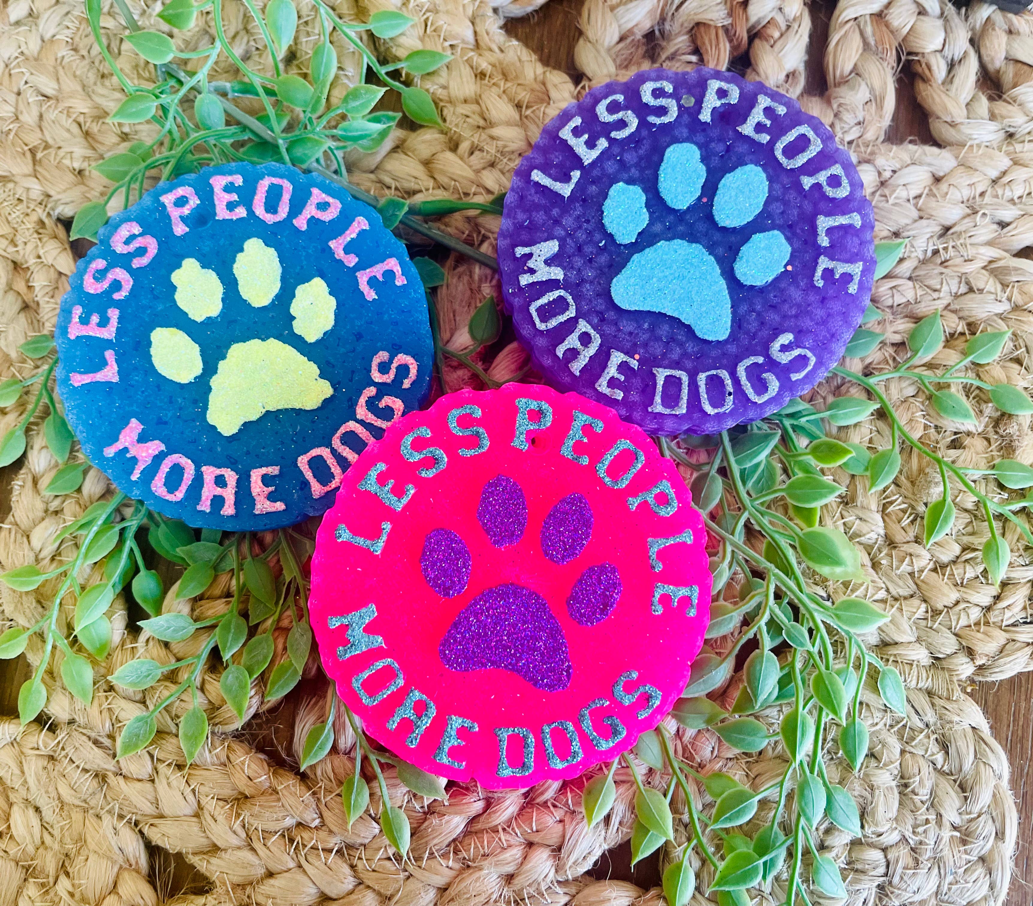 Stay Fresh’ies Air Fresheners – Engroshandel Luftfrisker til bilen – til kvinder – Færre mennesker Flere hunde Bil Freshie 3