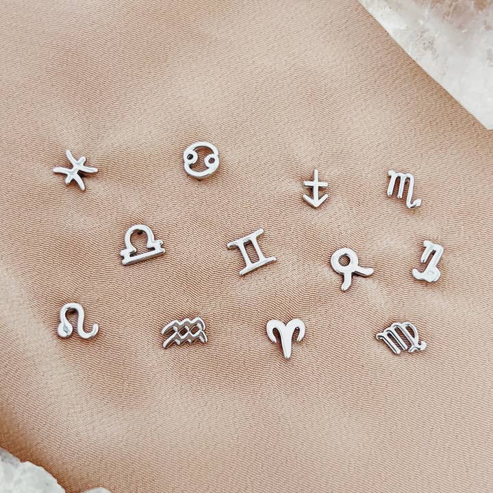 Boucles d'oreilles à tige en argent sterling Astra Zodiac Sign pour la vente par Horace Jewelry