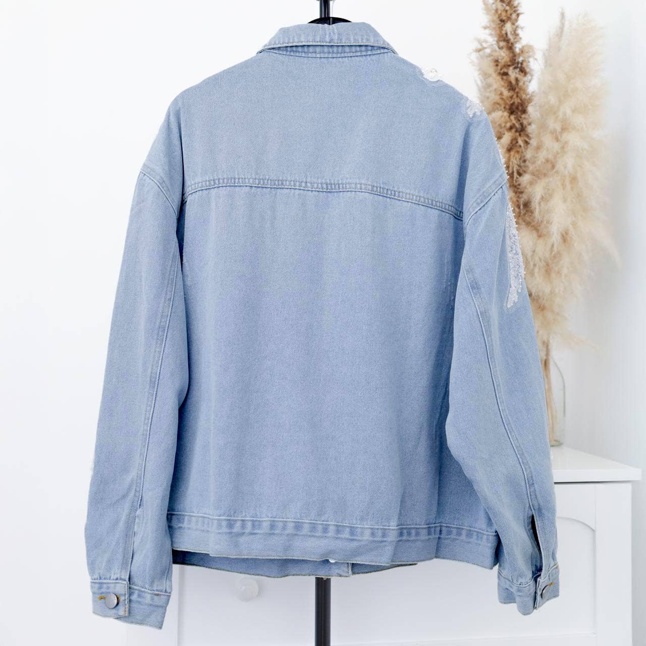 PEACH ACCESSORIES - Wholesale Denim Jacket - Women's - Romantic Floral & Pearl Light Blue Denim Jacket DNM011