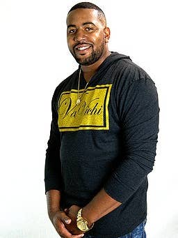 Felpa con cappuccio da uomo VAVichi King Gold Flake per la vendita all'ingrosso da parte di VaVichi Clothiers