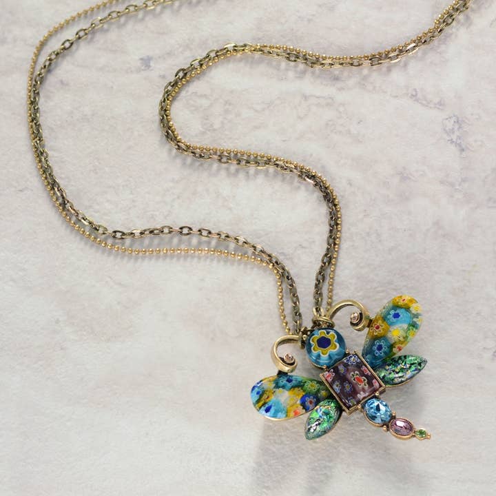 Millefiori Collier avec pendentif libellule en verre pour la vente par Sweet Romance Jewelry