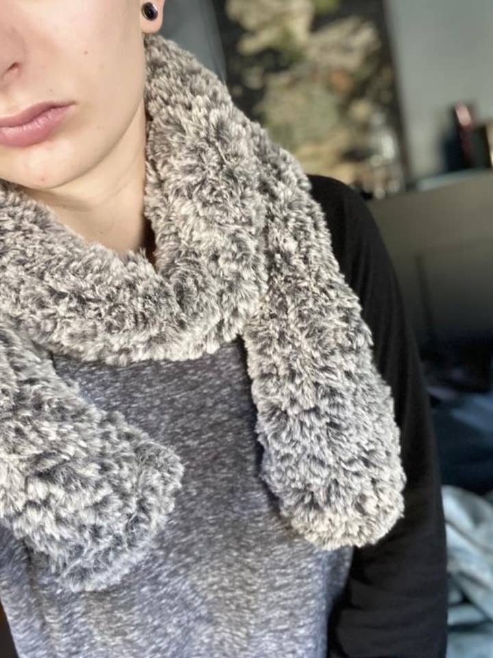 Handgebreide dekensjaal van imitatiebont voor wholesale door First Bloom Fashion