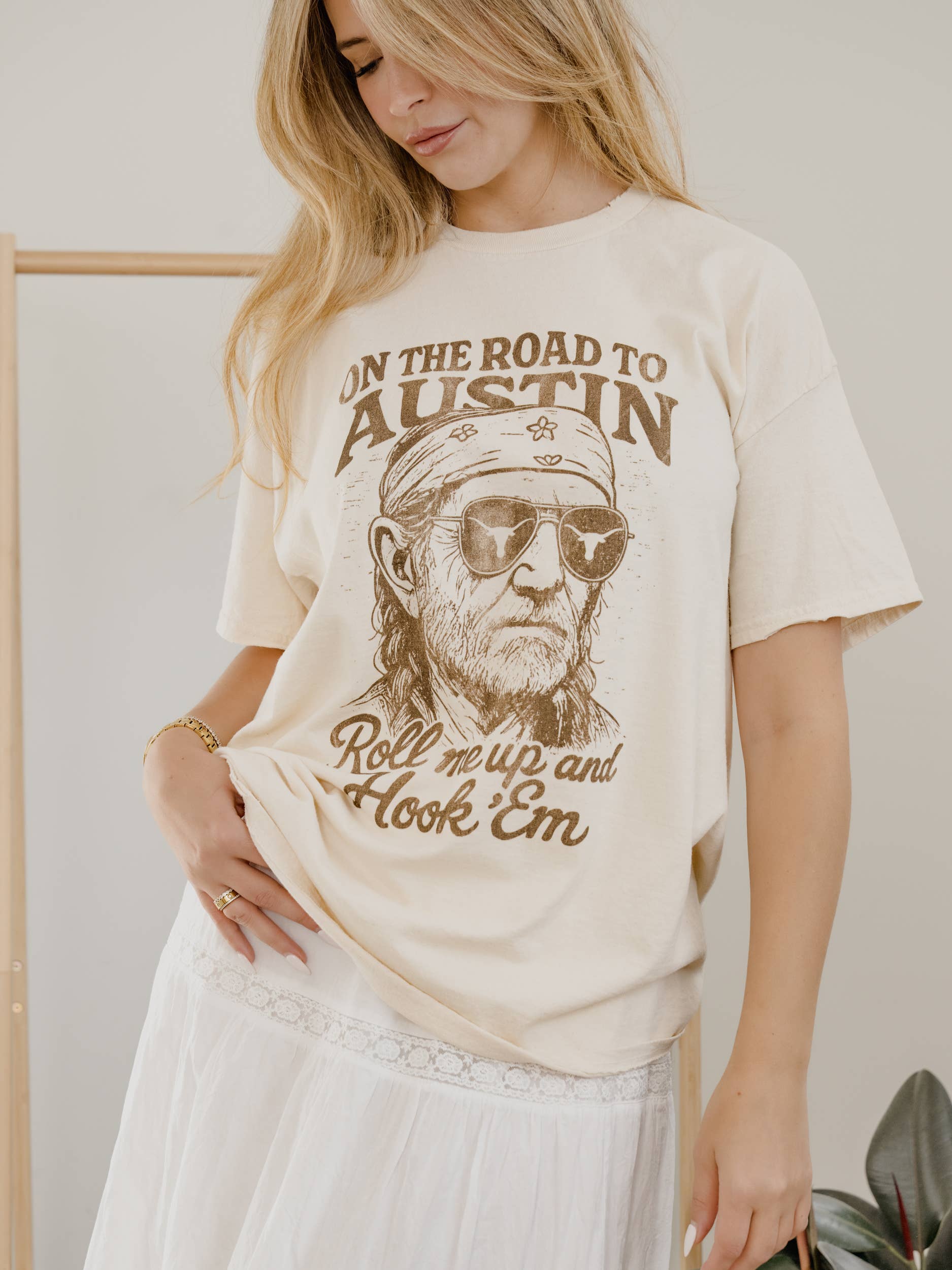 LivyLu - Wholesale Screen Printed T-Shirt - Unisex - Willie Nelson Roll Me Up & Hook Em Horns Thrifted Tee 5