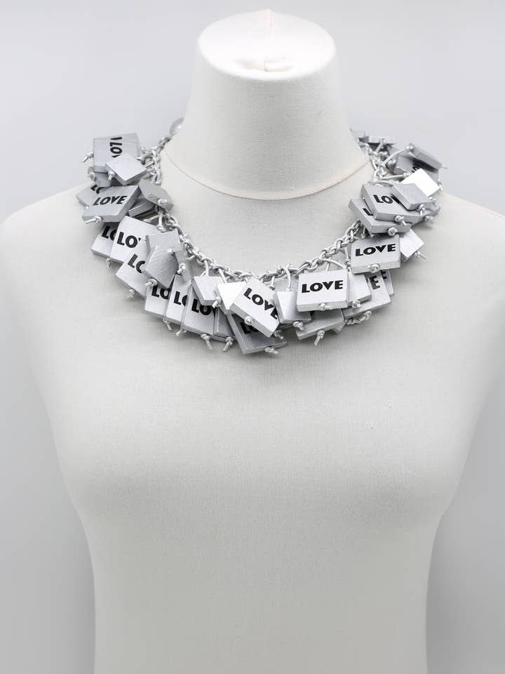 ELSKER FIRKANTET KAPPE-STIL HALSKÆDE for engroshandel hos Jianhui London