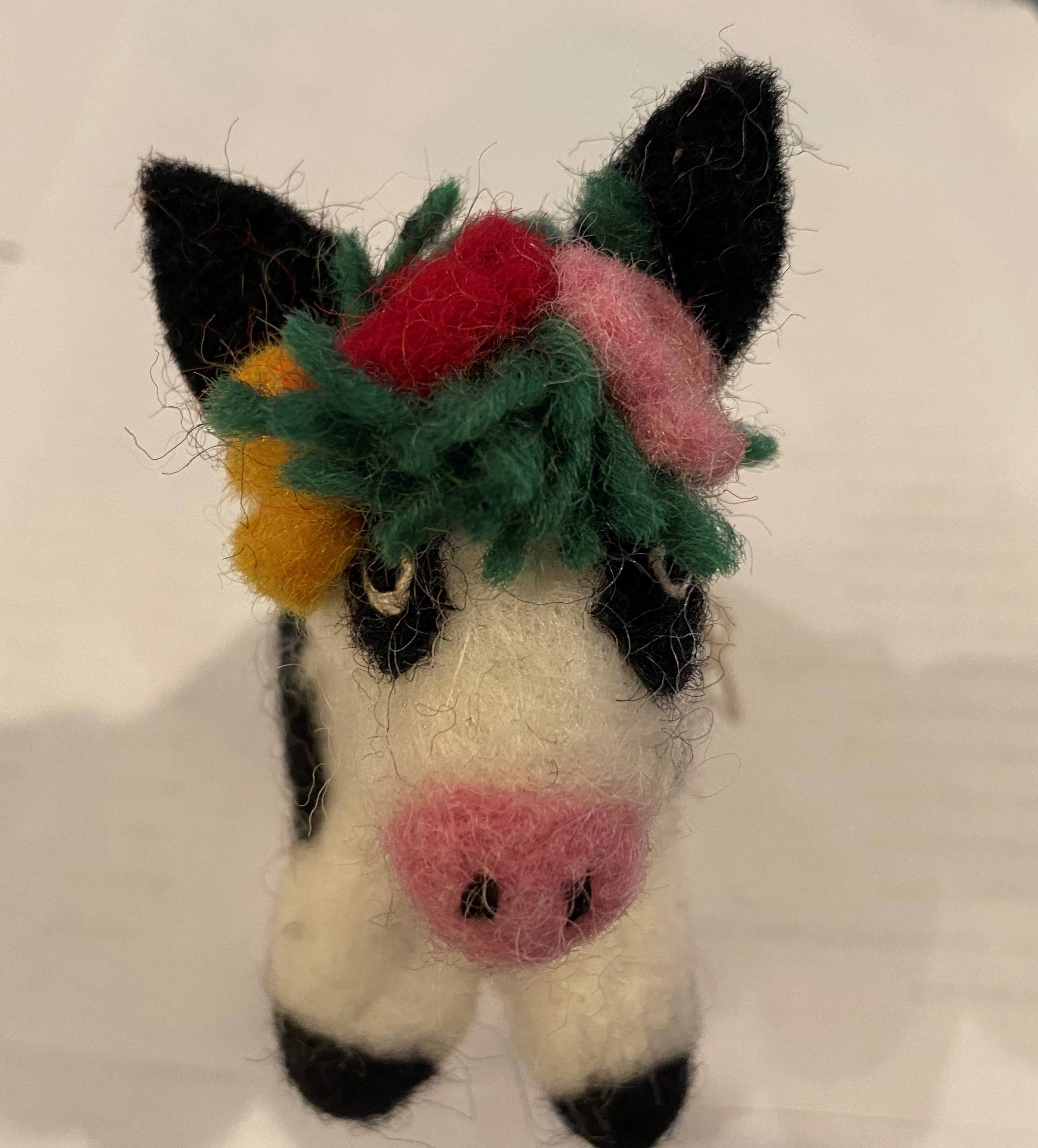 cerruti home – Ornamento por atacado – Ornamento artesanal de feltro “Twiggy Vaca com Coroa de Coroa”