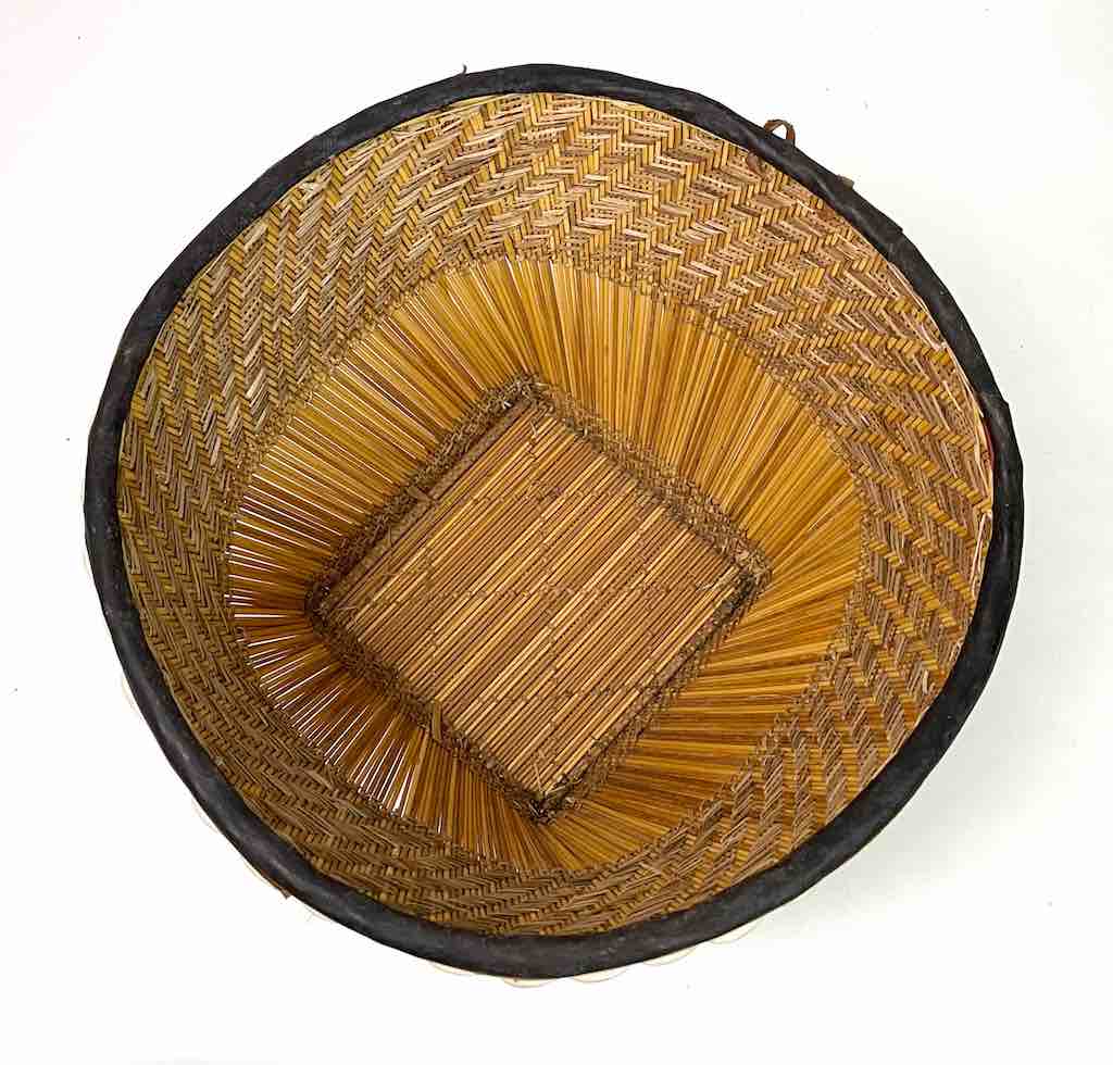 The Niger Bend - Wholesale Basket - Mossi Square-bottom Round-top Leather & Cowrie Shell Trim Straw Basket4